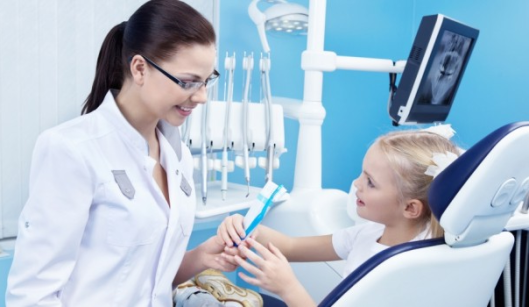 Как подготовить малыша к походу к стоматологу?